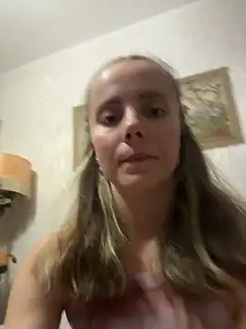 Snapshot of AlisaKissss chatting on June 16, 2026, 7:14 pm AlisaKissss online show from June 16, 2026, 7:14 pm