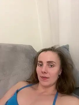 Snapshot of AlisaKissss chatting on March 14, 2025, 8:28 pm AlisaKissss online show from March 14, 2025, 8:28 pm