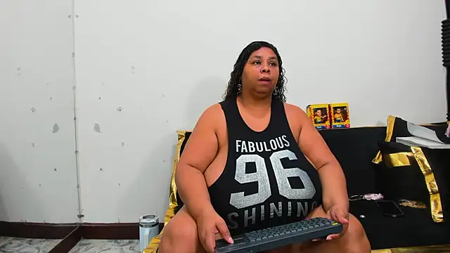 Snapshot of Lynn_Jones chatting on June 6, 2026, 5:12 am Lynn Jones online show from June 6, 2026, 5:12 am