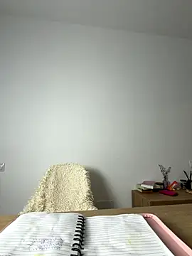 streetdoll online show from December 3, 2025, 8:36 am