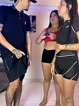 Snapshot of royalgirls_x chatting on November 27, 2025, 1:50 am royalgirls x online show from November 27, 2025, 1:50 am