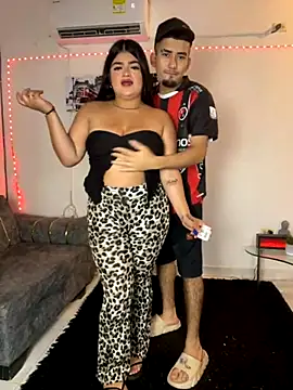 Snapshot of royalgirls_x chatting on November 21, 2025, 1:26 am royalgirls x online show from November 21, 2025, 1:26 am