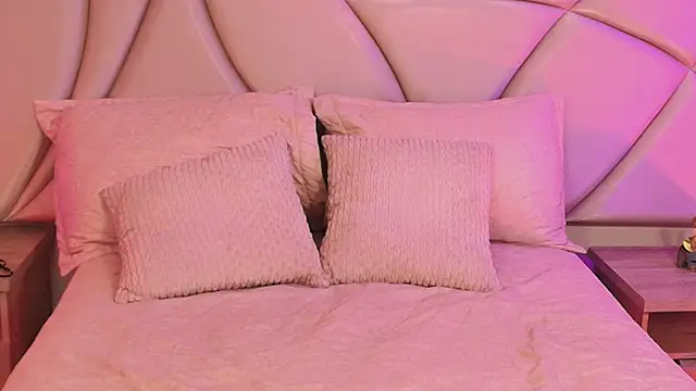 ValleryC online show from April 20, 2026, 11:17 pm