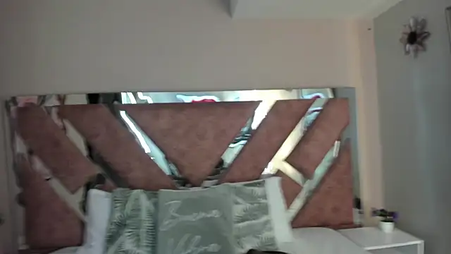 PaulinaDuarte online show from January 11, 2026, 11:50 am