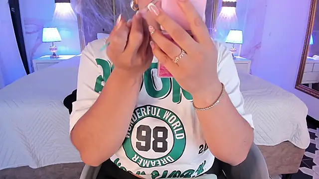 Snapshot of PaulinaDuarte chatting on November 1, 2025, 11:04 am PaulinaDuarte online show from November 1, 2025, 11:04 am