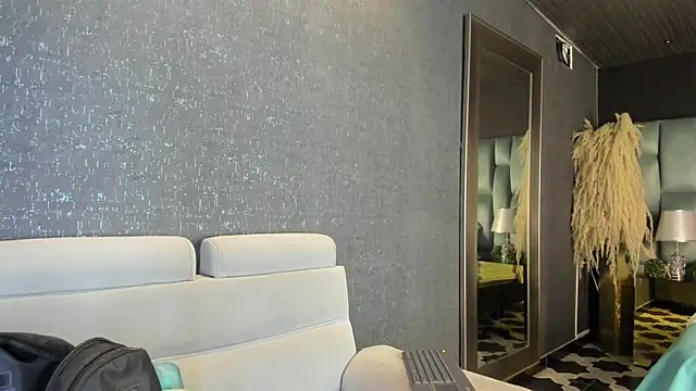 Snapshot of PaulinaDuarte chatting on November 22, 2025, 11:31 am PaulinaDuarte online show from November 22, 2025, 11:31 am