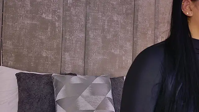 PaulinaDuarte online show from December 16, 2025, 11:03 am