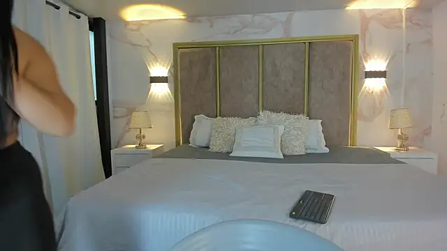 PaulinaDuarte online show from June 4, 2026, 11:37 am