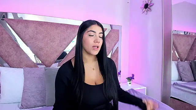 Snapshot of PaulinaDuarte chatting on October 22, 2025, 12:37 pm PaulinaDuarte online show from October 22, 2025, 12:37 pm