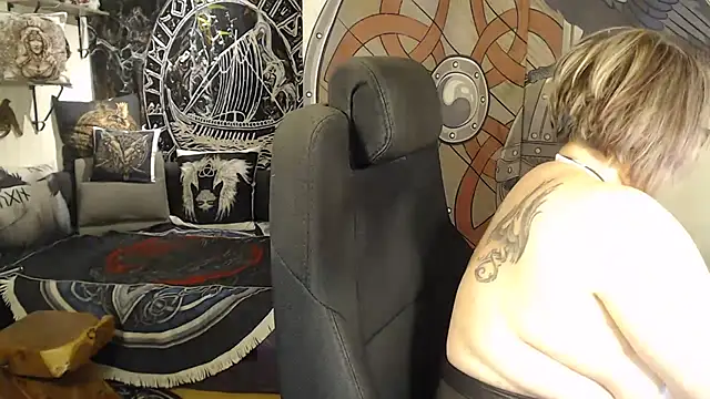 TittenMichelle online show from April 17, 2026, 6:44 pm