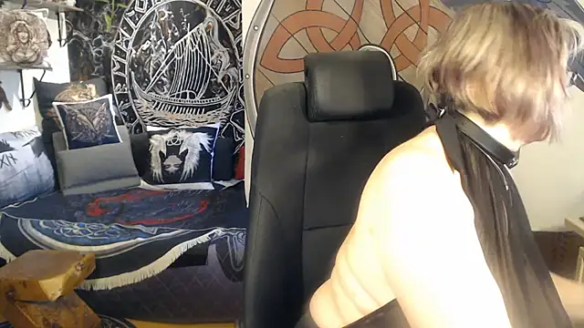 Snapshot of TittenMichelle chatting on February 15, 2026, 9:52 am TittenMichelle online show from February 15, 2026, 9:52 am