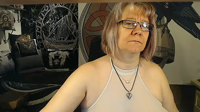 Snapshot of TittenMichelle chatting on January 18, 2026, 5:22 am TittenMichelle online show from January 18, 2026, 5:22 am