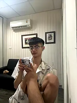 mumuowl online show from September 19, 2025, 4:33 pm