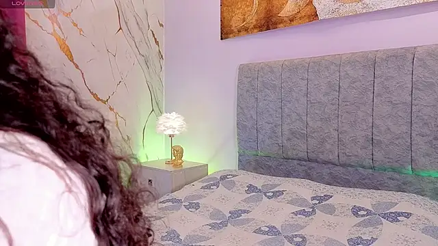 Lana stone  online show from April 18, 2026, 4:04 am