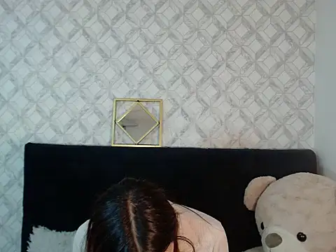 Emma-Wilson online show from December 5, 2025, 6:12 am