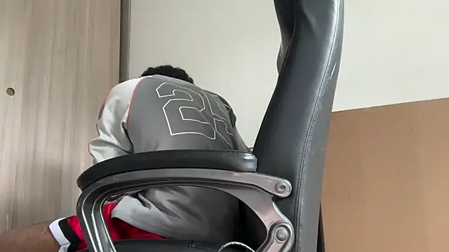 dominic brandd23 online show from January 5, 2026, 5:27 pm