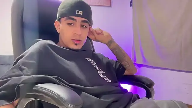 dominic brandd23 online show from March 3, 2026, 10:50 pm