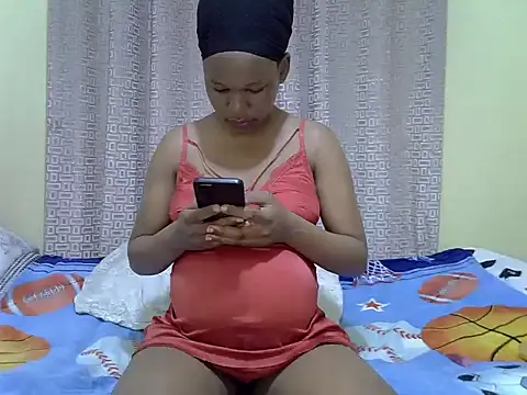 Snapshot of sweet_love002 chatting on January 12, 2025, 5:24 am sweet love002 online show from January 12, 2025, 5:24 am