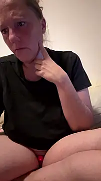 Snapshot of MoniqueLaFee chatting on July 11, 2026, 8:42 pm MoniqueLaFee online show from July 11, 2026, 8:42 pm