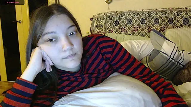 AlisaDevis online show from October 19, 2025, 3:04 pm