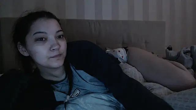 Snapshot of AlisaDevis chatting on June 27, 2026, 5:57 am AlisaDevis online show from June 27, 2026, 5:57 am
