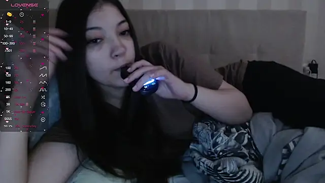 Snapshot of AlisaDevis chatting on July 25, 2026, 6:10 am AlisaDevis online show from July 25, 2026, 6:10 am
