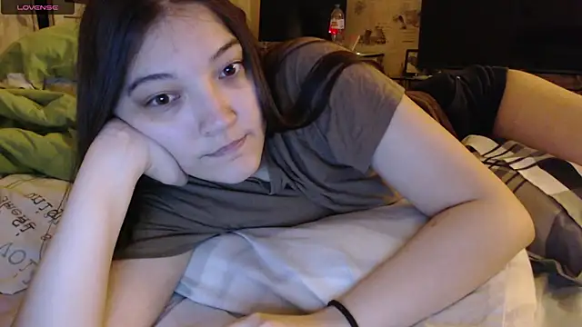 AlisaDevis online show from October 12, 2025, 4:08 pm