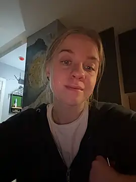 candy maggie online show from November 15, 2025, 5:39 pm