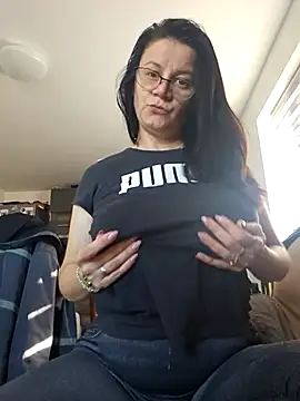 Snapshot of KristenVega chatting on October 31, 2025, 9:17 am KristenVega online show from October 31, 2025, 9:17 am