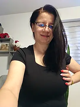 Snapshot of KristenVega chatting on November 18, 2025, 8:06 am KristenVega online show from November 18, 2025, 8:06 am