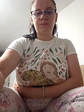 Snapshot of KristenVega chatting on November 3, 2025, 8:56 pm KristenVega online show from November 3, 2025, 8:56 pm