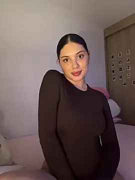 Snapshot of EmilyS__ chatting on February 19, 2026, 3:58 am EmilyS online show from February 19, 2026, 3:58 am