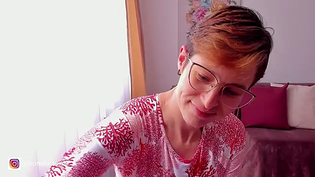 Snapshot of cuddlingbunny chatting on March 11, 2025, 3:45 pm cuddlingbunny online show from March 11, 2025, 3:45 pm