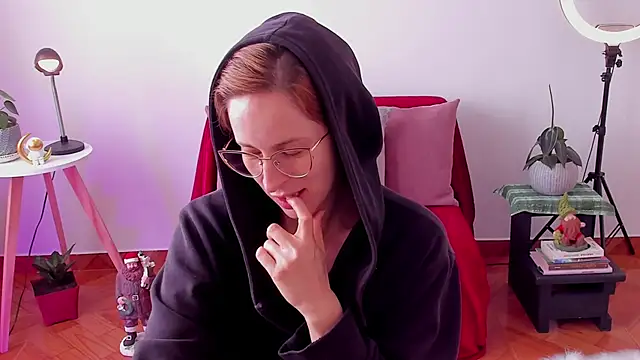 Snapshot of cuddlingbunny chatting on December 24, 2024, 3:26 pm cuddlingbunny online show from December 24, 2024, 3:26 pm