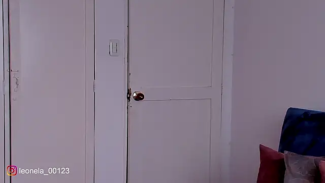 cuddlingbunny online show from February 21, 2026, 2:41 pm