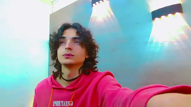 Snapshot of Sr_BonnyEthan chatting on November 18, 2025, 4:32 pm Sr BonnyEthan online show from November 18, 2025, 4:32 pm