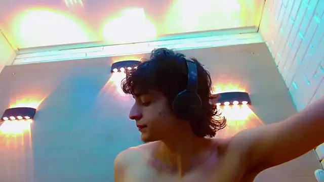 Snapshot of Sr_BonnyEthan chatting on November 25, 2025, 1:55 pm Sr BonnyEthan online show from November 25, 2025, 1:55 pm