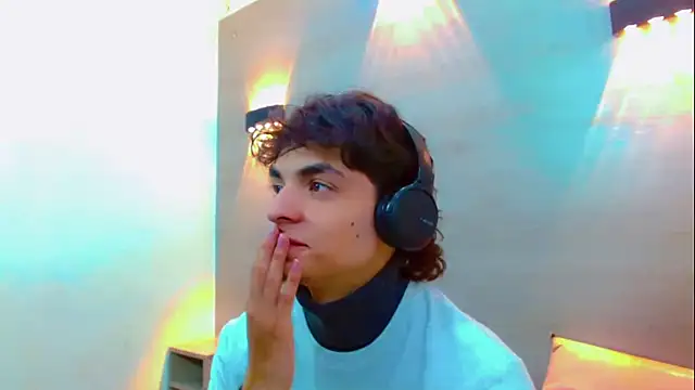 Snapshot of Sr_BonnyEthan chatting on December 4, 2025, 2:05 pm Sr BonnyEthan online show from December 4, 2025, 2:05 pm