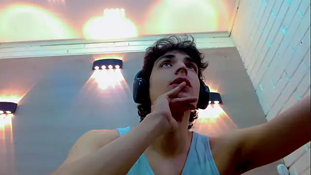 Snapshot of Sr_BonnyEthan chatting on December 3, 2025, 1:54 pm Sr BonnyEthan online show from December 3, 2025, 1:54 pm