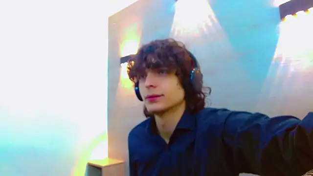 Snapshot of Sr_BonnyEthan chatting on September 10, 2025, 1:43 pm Sr BonnyEthan online show from September 10, 2025, 1:43 pm