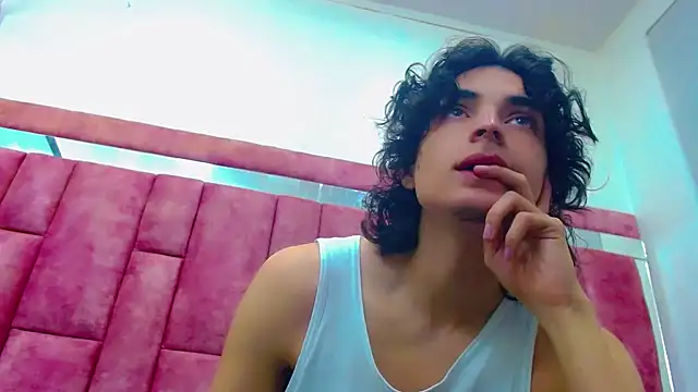 Snapshot of Sr_BonnyEthan chatting on October 18, 2025, 1:57 pm Sr BonnyEthan online show from October 18, 2025, 1:57 pm