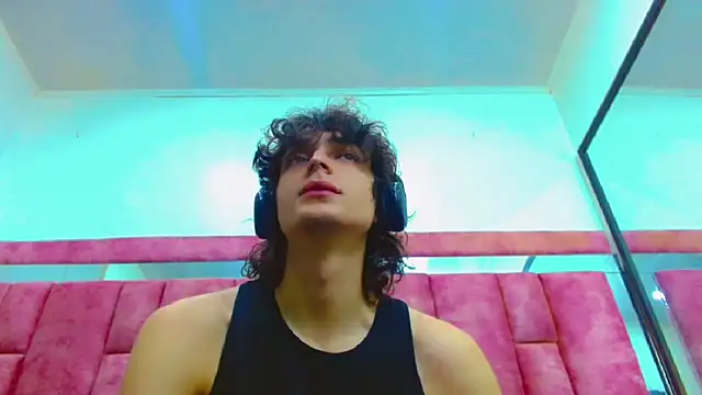 Snapshot of Sr_BonnyEthan chatting on September 17, 2025, 1:57 pm Sr BonnyEthan online show from September 17, 2025, 1:57 pm