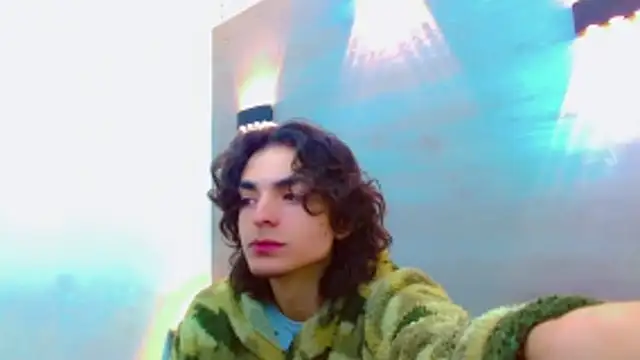 Snapshot of Sr_BonnyEthan chatting on November 10, 2025, 2:11 pm Sr BonnyEthan online show from November 10, 2025, 2:11 pm