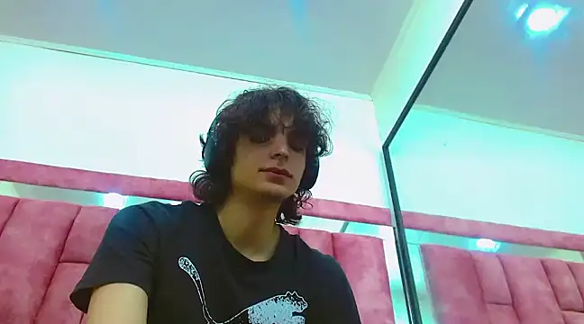 Snapshot of Sr_BonnyEthan chatting on March 7, 2025, 1:51 pm Sr BonnyEthan online show from March 7, 2025, 1:51 pm