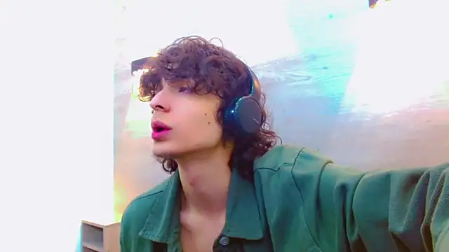 Snapshot of Sr_BonnyEthan chatting on September 24, 2025, 2:01 pm Sr BonnyEthan online show from September 24, 2025, 2:01 pm