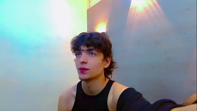 Sr BonnyEthan online show from December 22, 2025, 1:55 pm