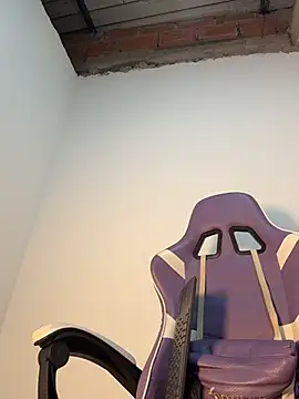 Barbiebrunette  online show from April 19, 2026, 4:02 am