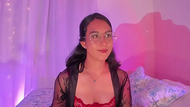 DaraBeckett online show from April 21, 2026, 1:42 am