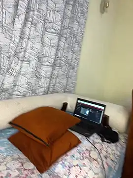 Favoritegirl1 online show from February 2, 2026, 9:36 pm