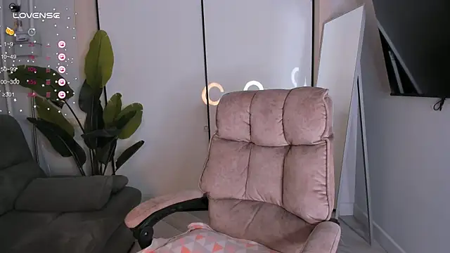 Snapshot of helen_ramsay chatting on December 15, 2025, 2:56 pm helen ramsay online show from December 15, 2025, 2:56 pm